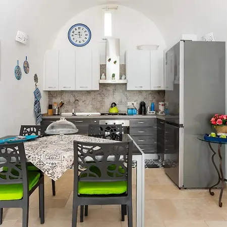 Trullo Belvedere Pool & Relax Villa *